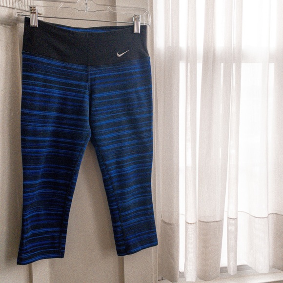 Nike Dri-Fit Cropped Leggings Size XS - Picture 4 of 8